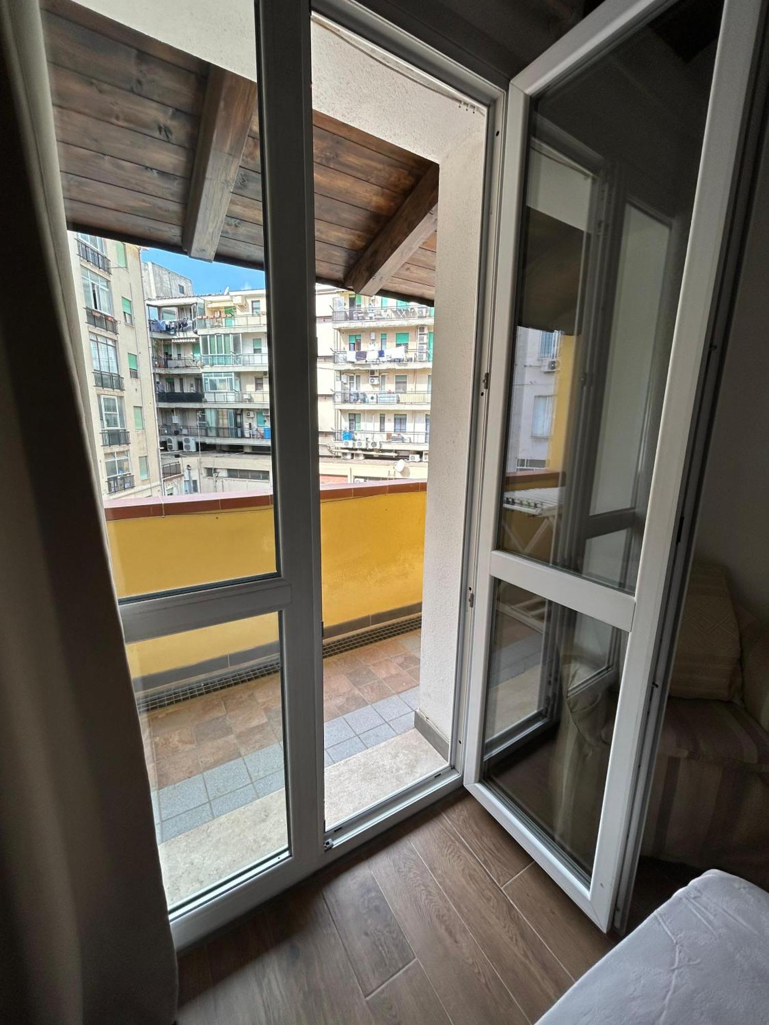 Appartamento Con Terrazzo Privato E Netflix Cagliari Zewnętrze zdjęcie