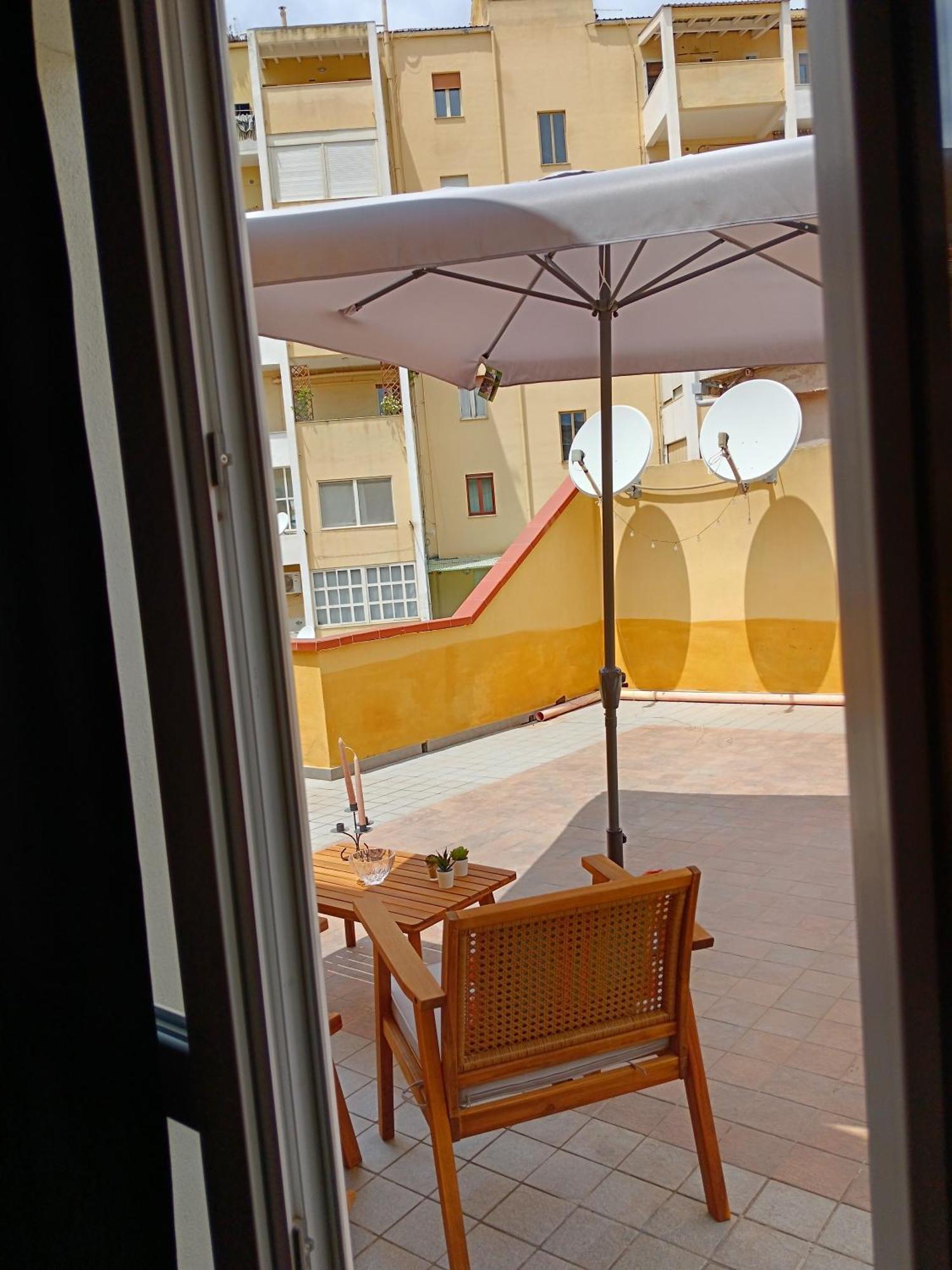 Appartamento Con Terrazzo Privato E Netflix Cagliari Zewnętrze zdjęcie