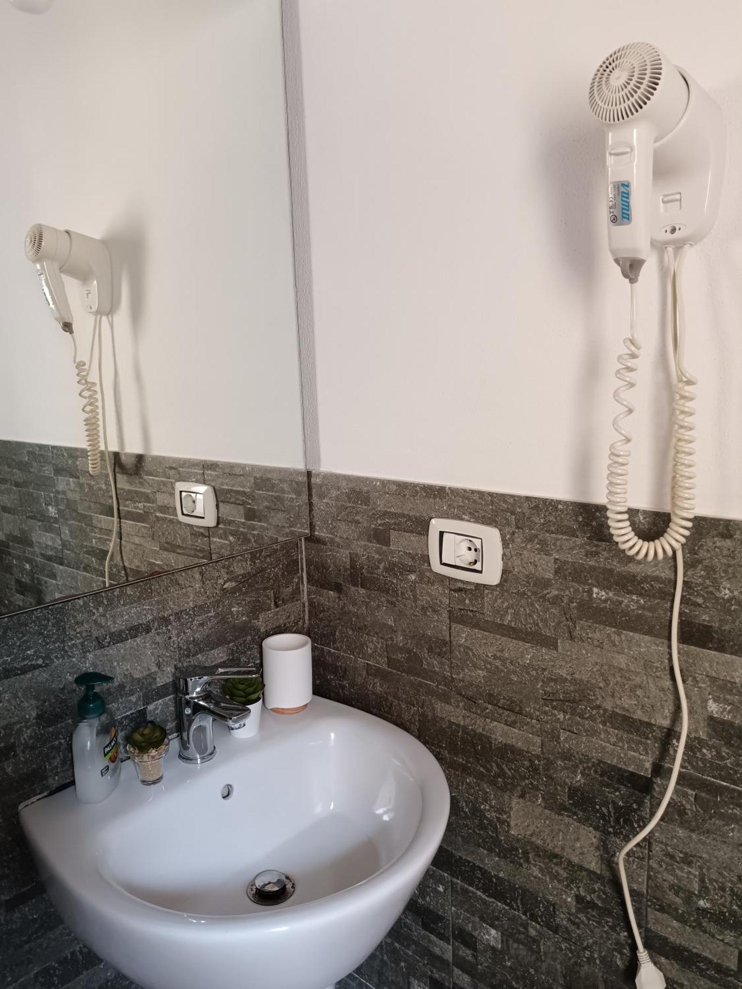 Appartamento Con Terrazzo Privato E Netflix Cagliari Zewnętrze zdjęcie